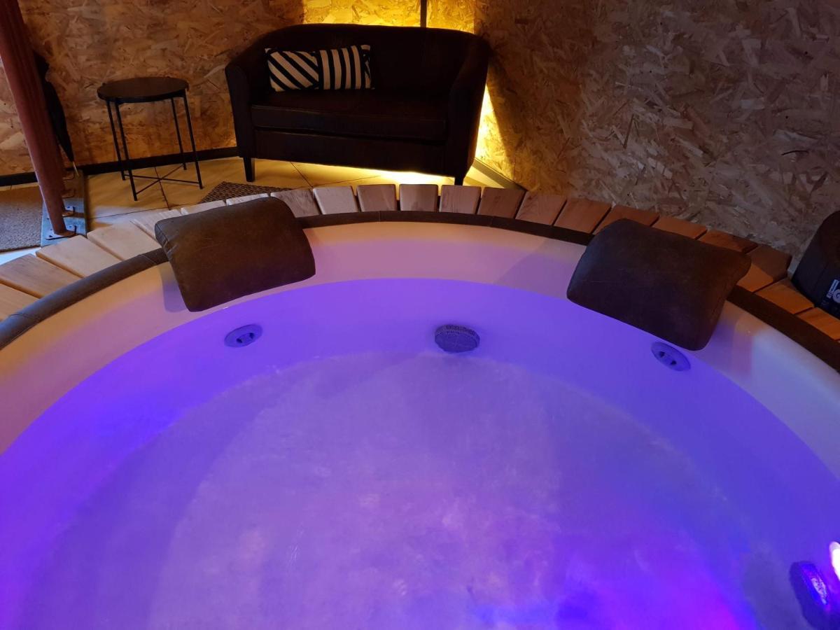 Au Soleil Vert - Chambre De Charme Avec Spa Et Sauna Prives Zeggers-Cappel Kültér fotó